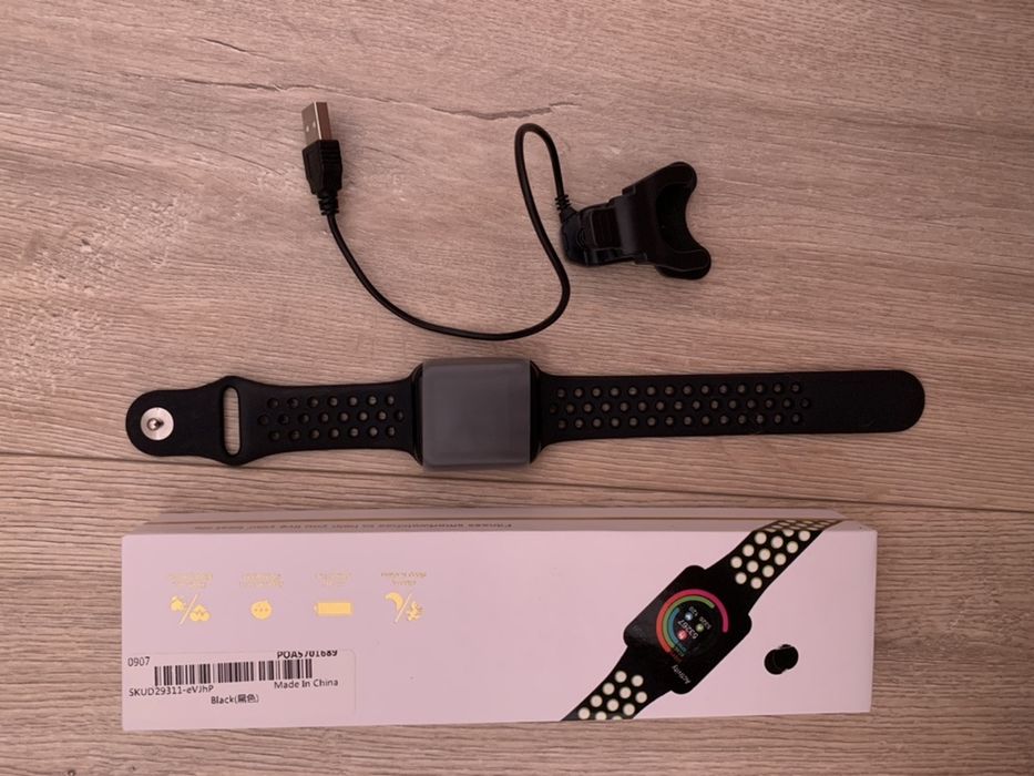 Смарт часовник F8