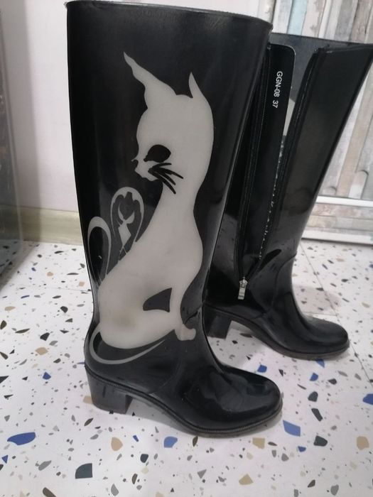 Продам резиновые сапоги 37 рр