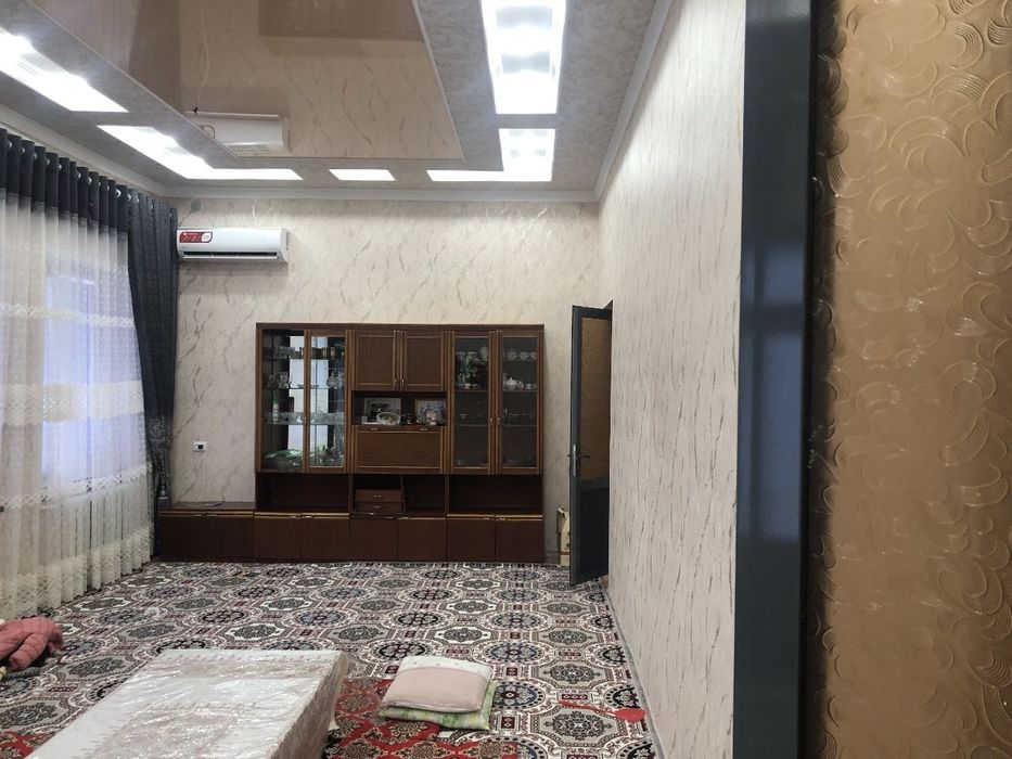 Таййор хамма шароитлари бор (8 сотих) Ховли сотилади.