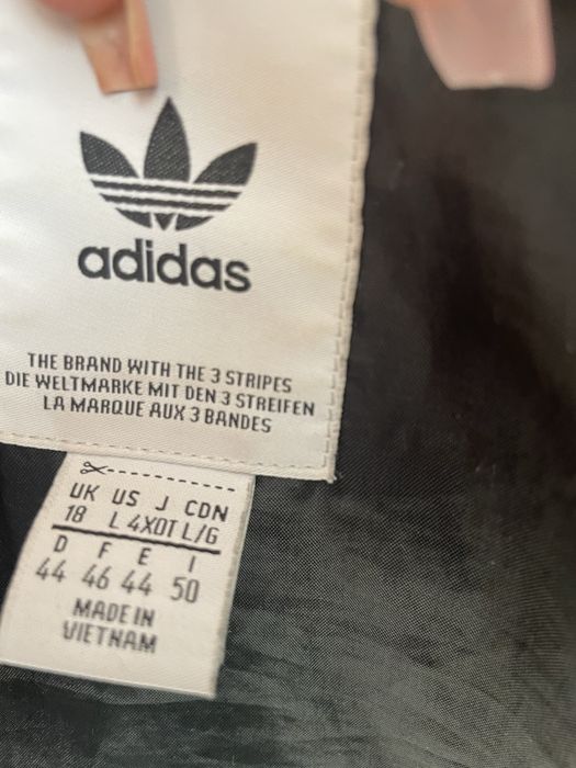 adidas Originals cropped puffer jacket в черно