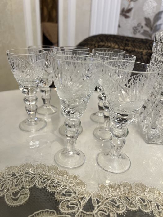 Хрустальные фужеры, графин Богема, и цветеые фужеры