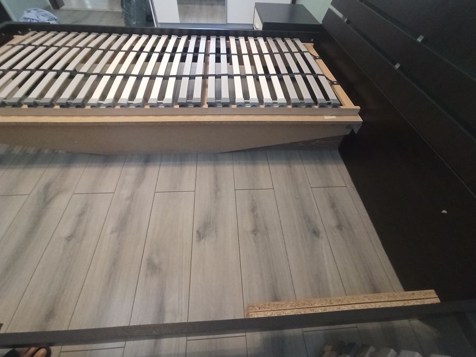 Спалня с подматрачни рамки и запазен двулицев матрак 160/200