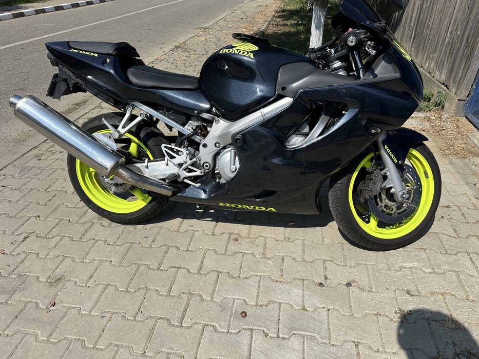 De vanzare honda cbr f4i 600