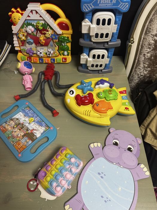 Разные игрушки.