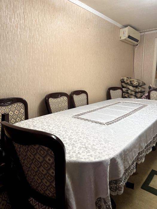 Стол и стулья на 12 человек