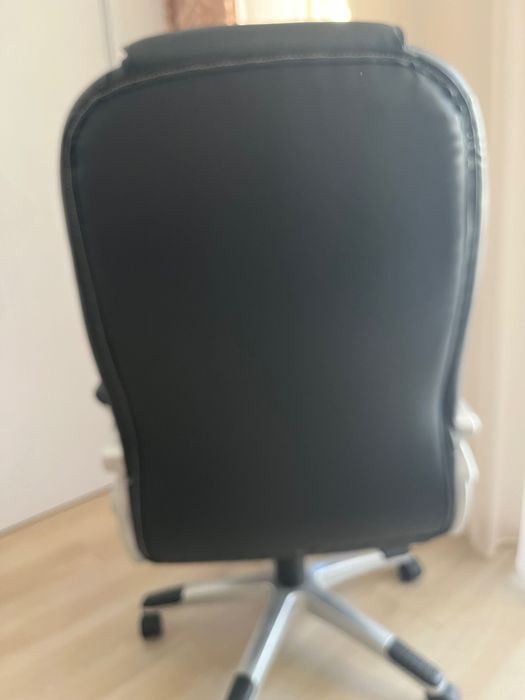 Черен офис стол фирма Xora