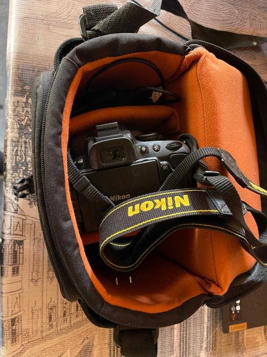 Nikon D5100 + Nikon AF-S DX Nikkor 18-55mm f/3.5-5.6G + Bag