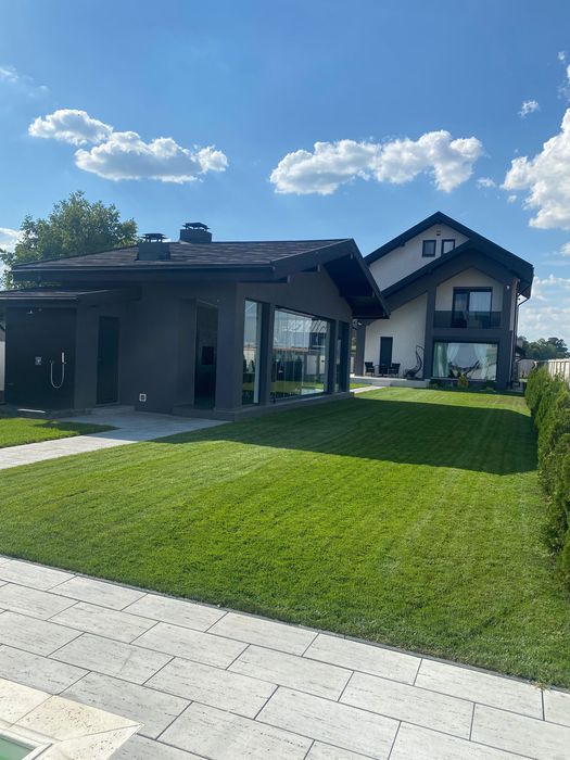 Casă superbă cu piscină lângă pădure cu acces privat