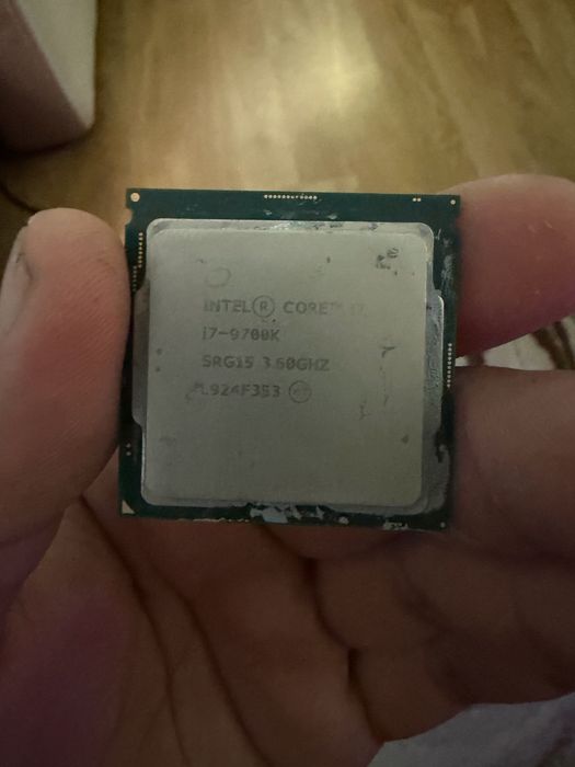 Vand i7 9700k pret negociabil