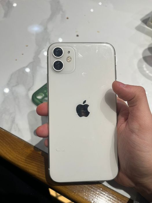 Продам айфон 11 срочно