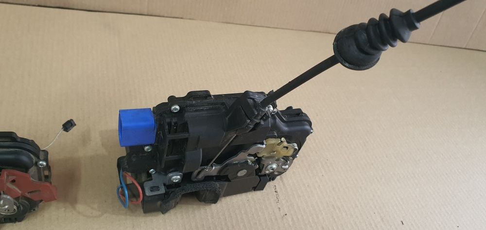 Broasca incuietoare usa fata spate dreapta skoda fabia 1