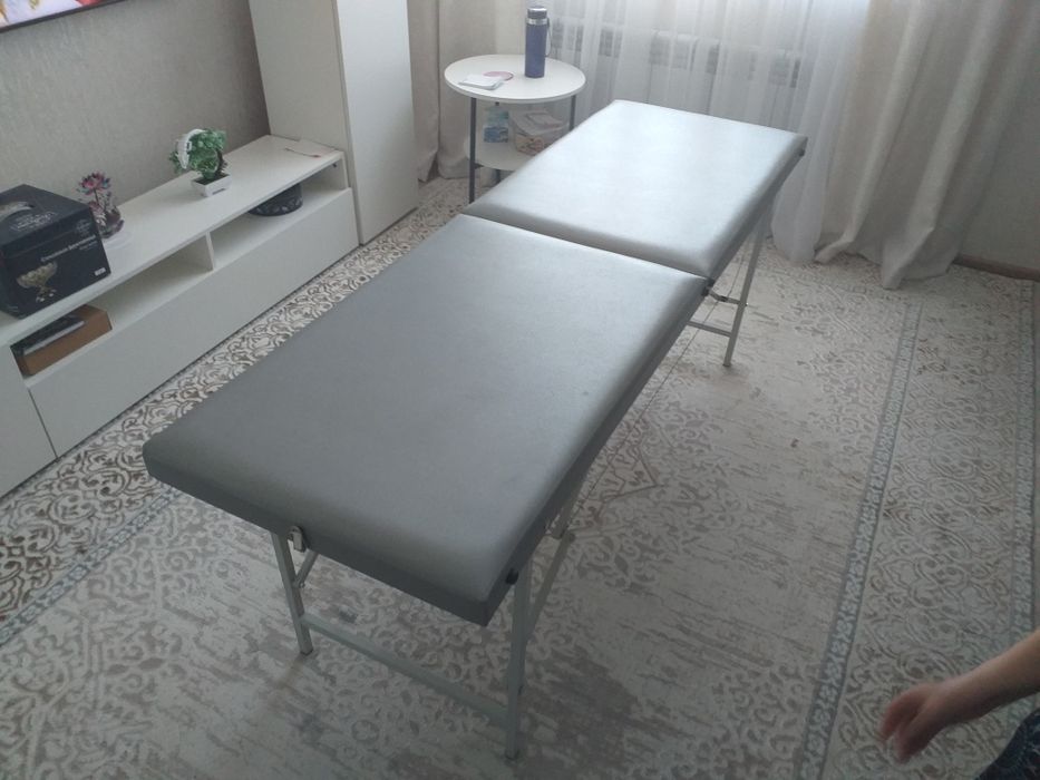Продаю столик массажный