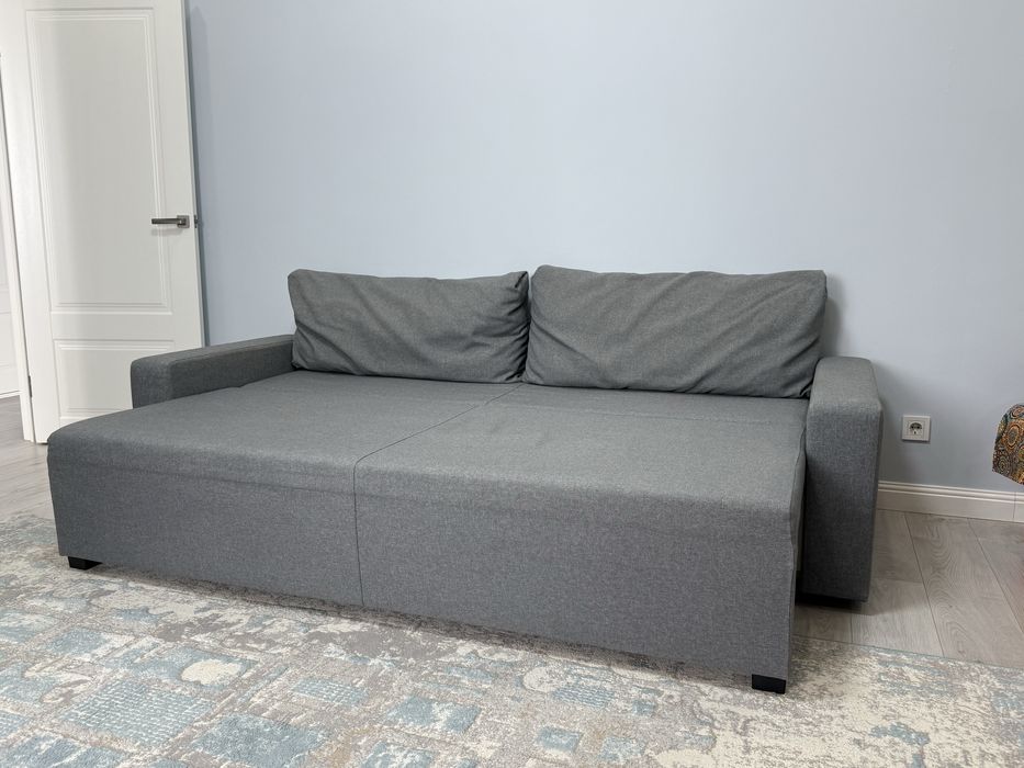 Диван IKEA в хорошем состоянии