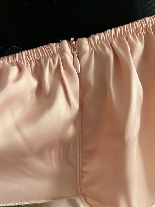 Vând rochie foggi mărime s material satinat