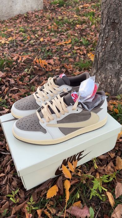 Jordan 1 low reverse mocha travis scott
