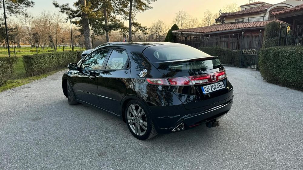 Honda Civic 
2.2 Дизел
140 Коня 
2010г