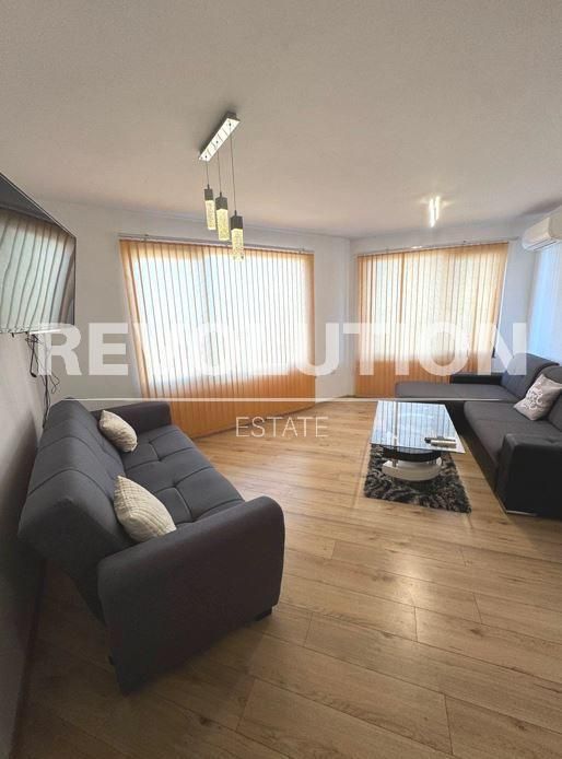 Дава се под наем Тристаен апартамент в Варна, Център - 75 кв.м за 498.27 € - Снимка #1