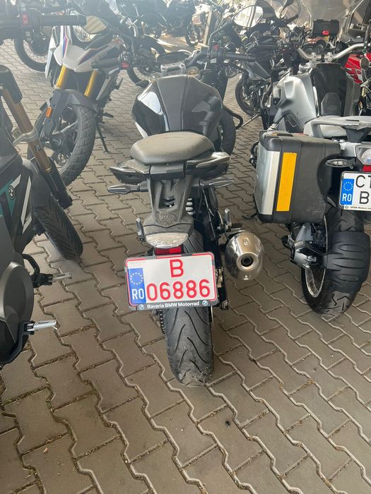 Motocicletă G 310R ușor avariat