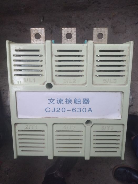 3 fazali tok kontaktori.   Nominal tok kuchi 630 amper.