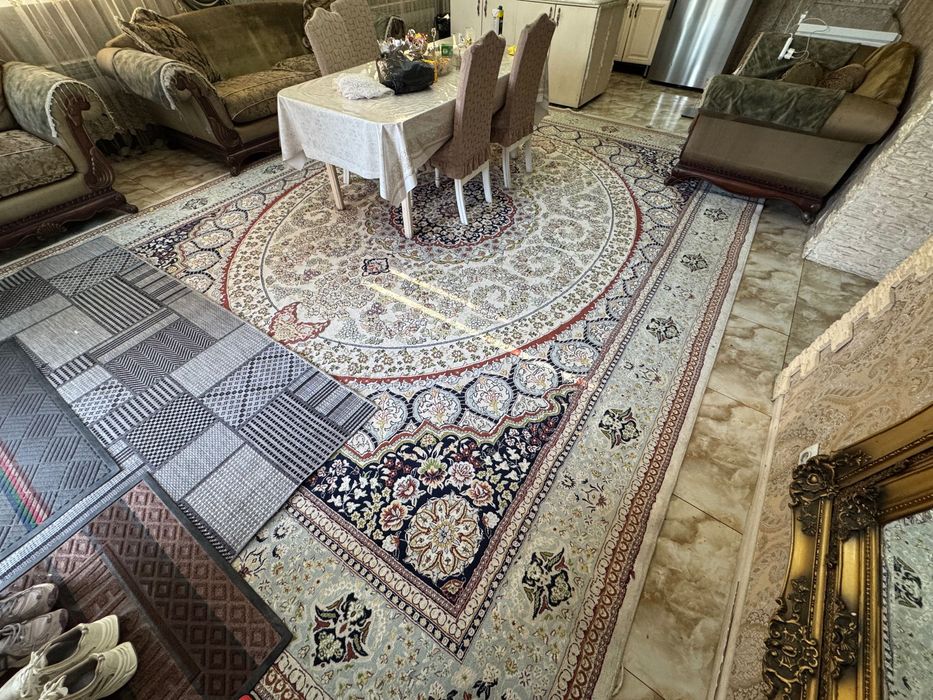 Продам Ковры б/у 40000  Алматы