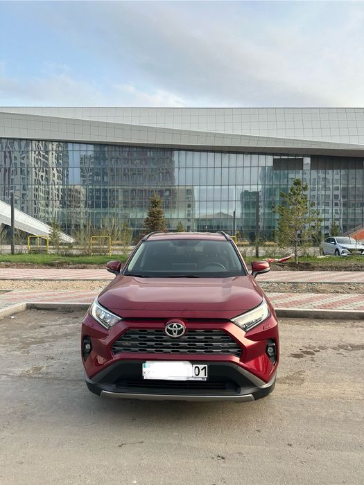 Продам машину Toyota Rav 4