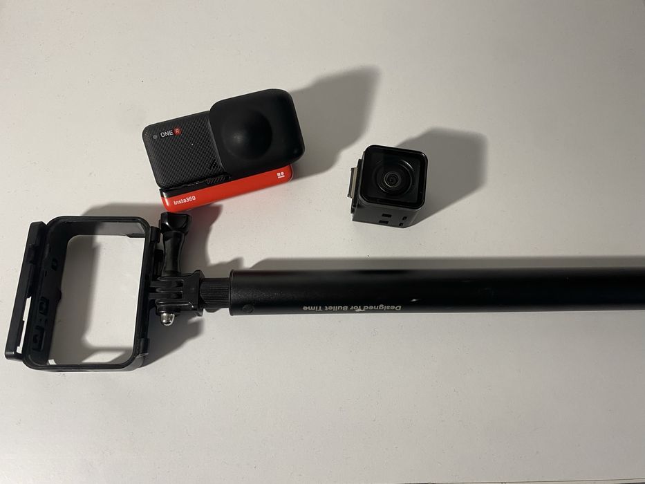 Insta360 One R Twin Edition cu selfie stick invizibil