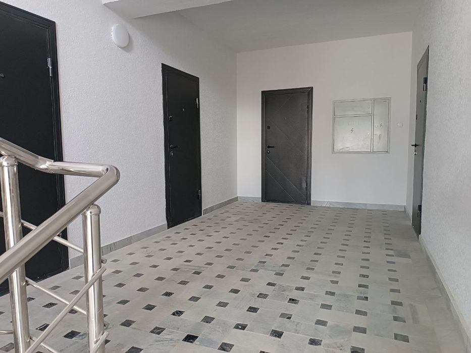 Navastroykadan kadastri chiqqan 2 xonalik kvartira sotiladi