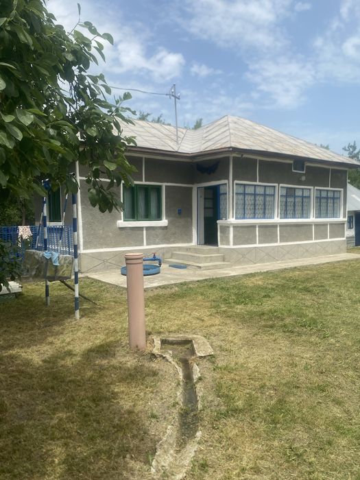 Casa + teren de vanzare