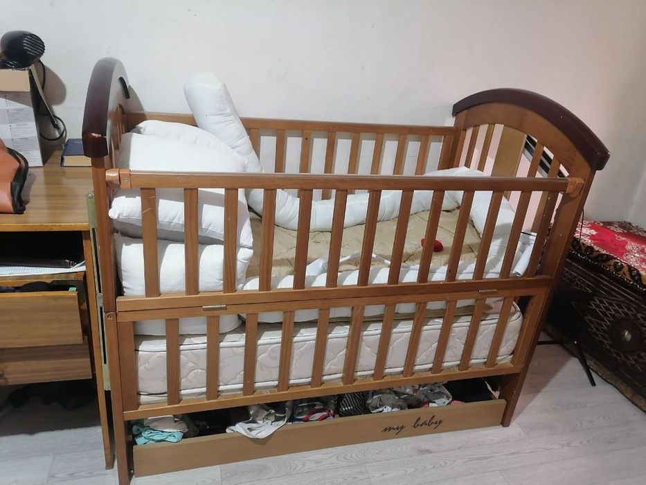 Детская кроватка