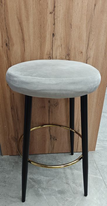 Стулья и журнальный столик