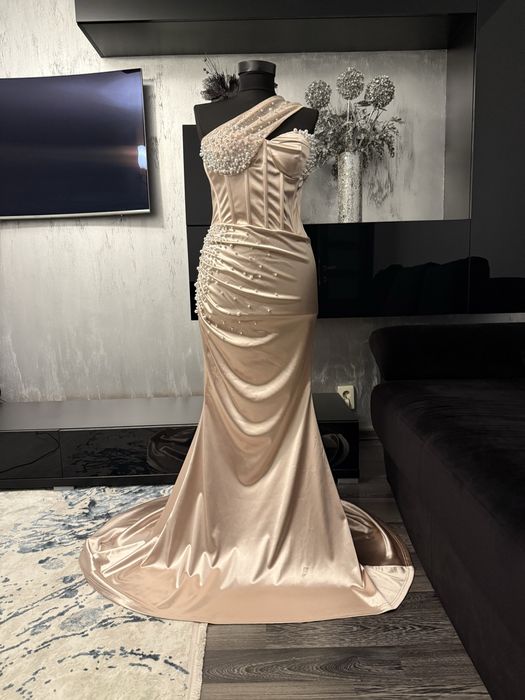 Rochie noua ,superba .