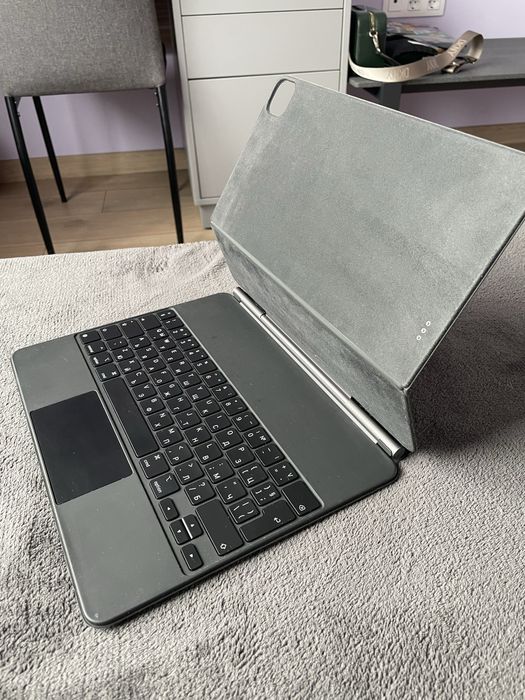 Magic Keyboard за Ipad 13”