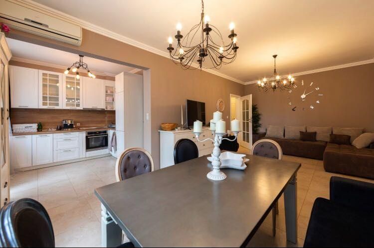 Дава се под наем Двустаен апартамент в София, Докторски паметник - 80 кв.м за 697.17 € - Снимка #1