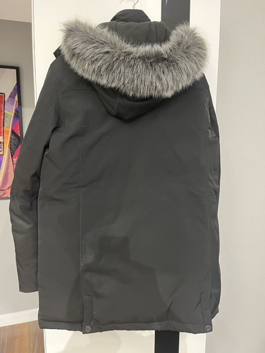 Продам пуховик Guess