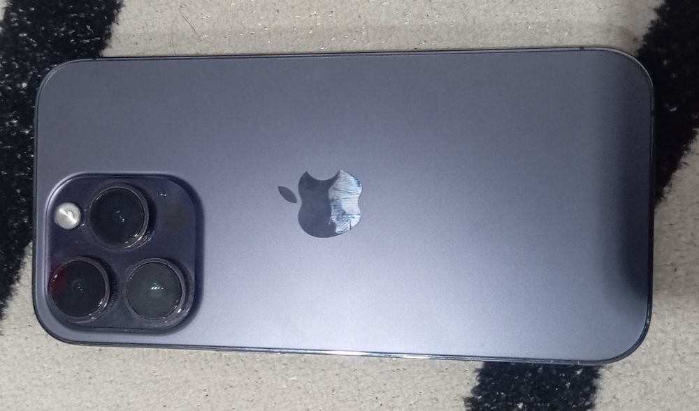 Продам Айфон 14 про.
