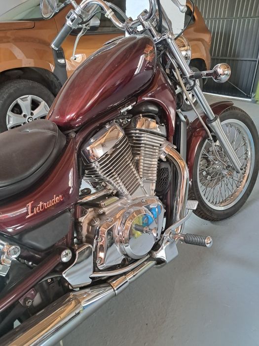 Motocicleta Suzuki Intruder 750