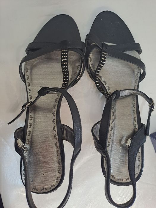 Сапоги   туфли сатылады