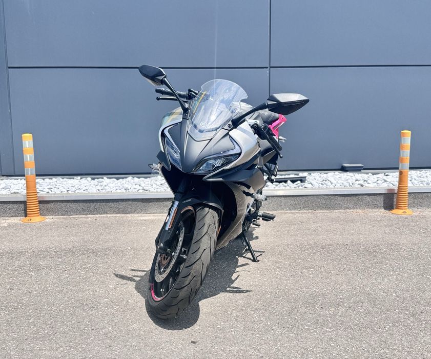 Motocicleta CFMOTO 300SR ABS '26