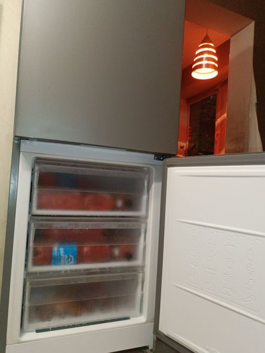 Холодильник Ariston HTD5200S No frost