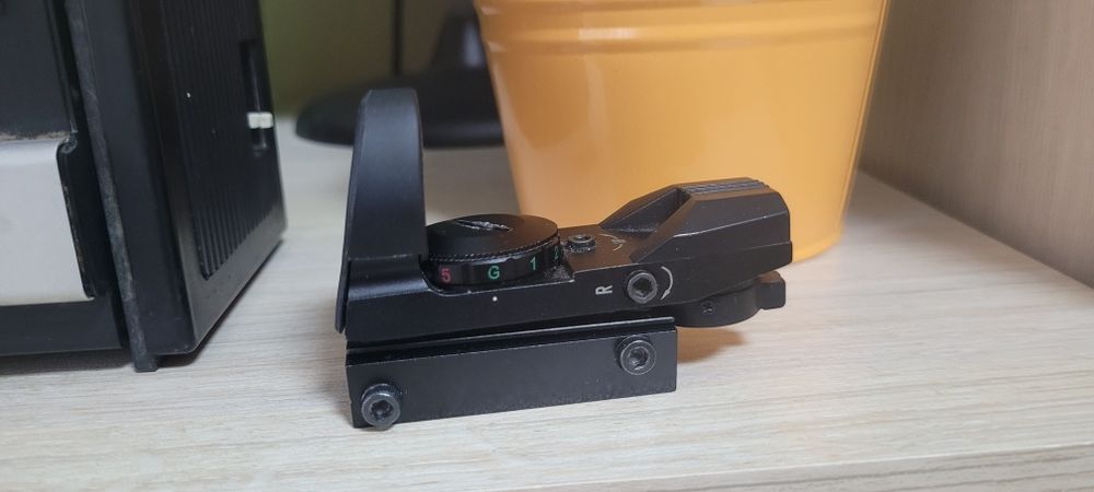 Red dot V4 за автомат. Перфектно състояние