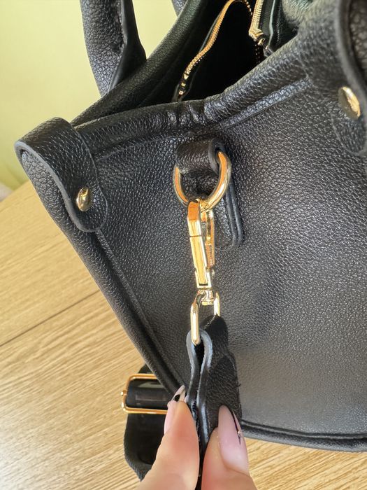 Дамска черна чанта Valentino