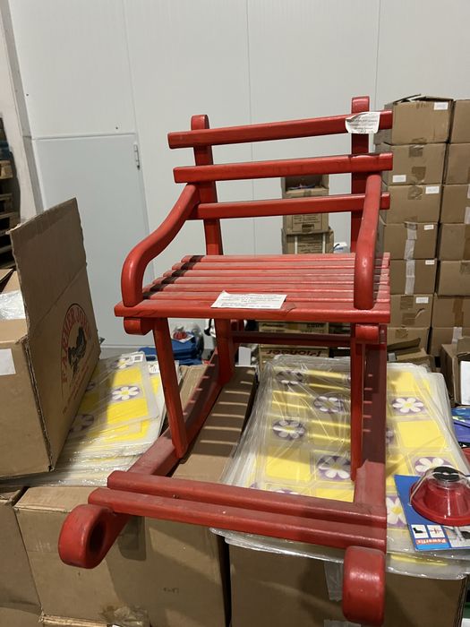 Дървен люлеещ се детски стол