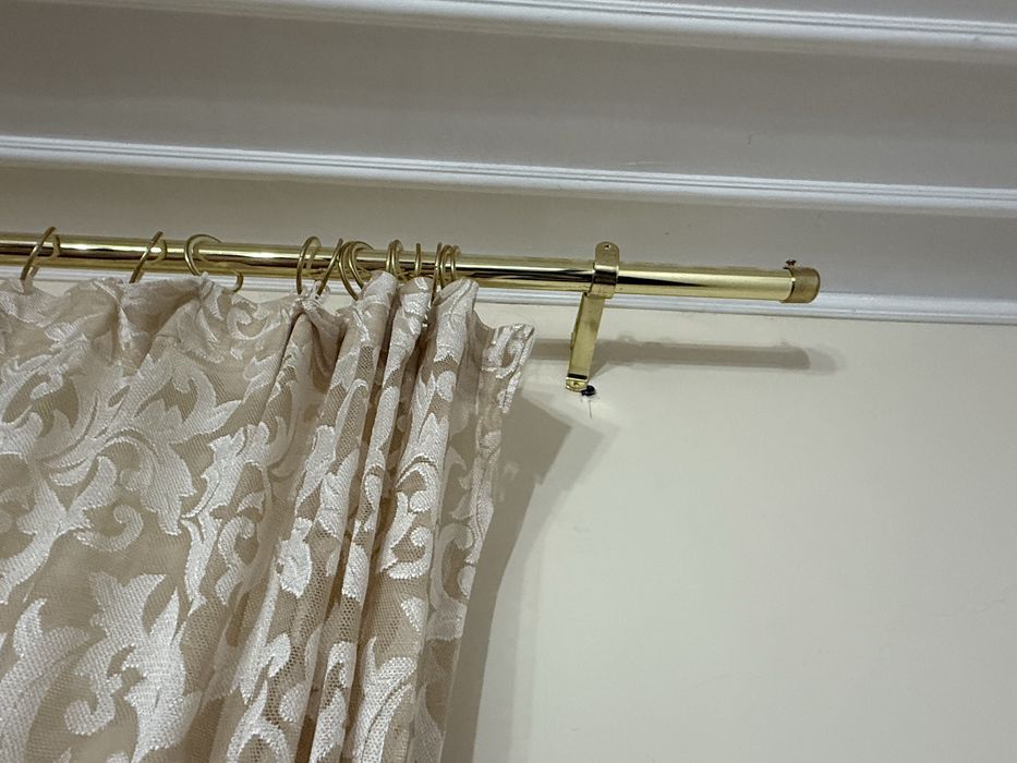 Карниз цвет золото