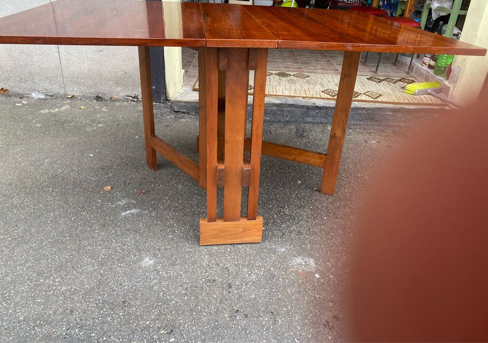 Masă pliantă cu mai multe functiuni -sufragerie, birou-