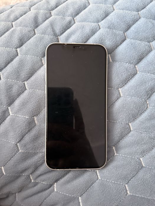 Продам айфон 12 на 64 гб