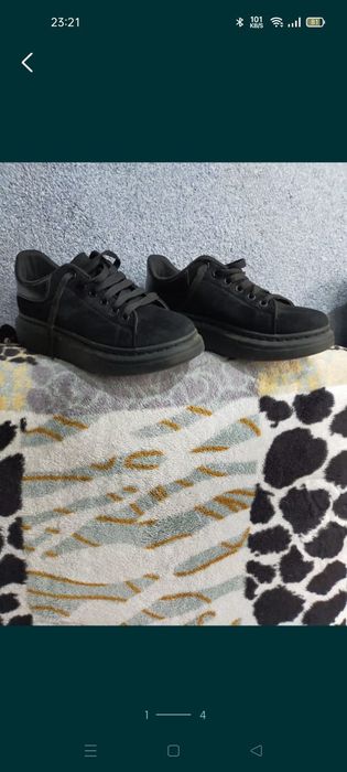 Продам кроссовки женские