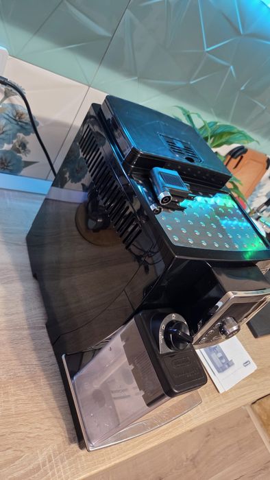 Expresor Automat DeLonghi Capuccino ECAM 23.460.
Utilizat 3 ani si jum