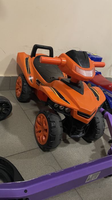 Машинка толокар. Каталка