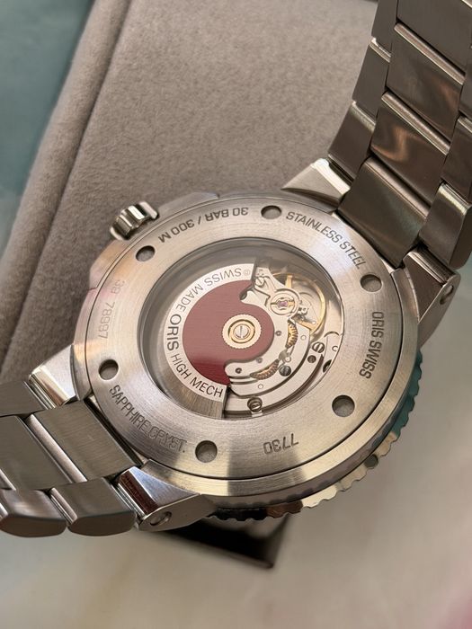 Oris Aquis Date Relief Cherry 43.5mm