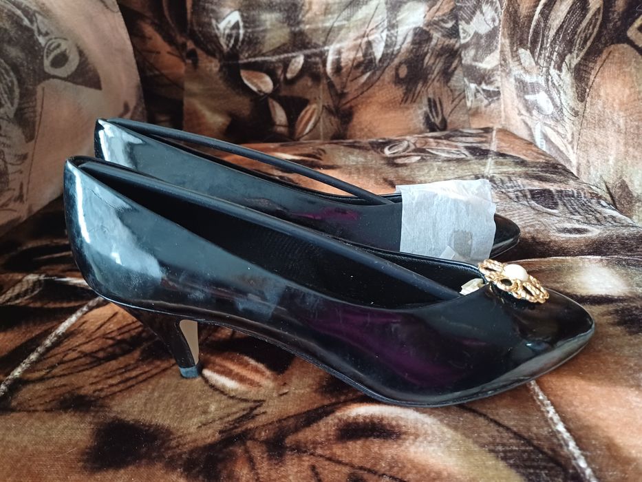 Продам туфли новые